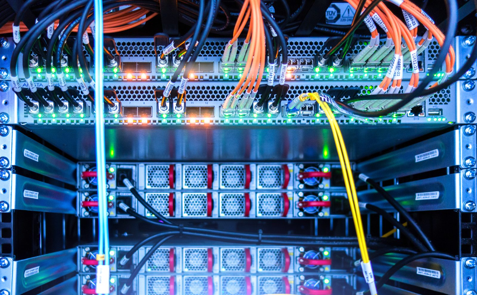 Antalya network server kabin altyapisi fiber ve bakir baglantilar Biga Bilişim kurumsal hizmet görseli