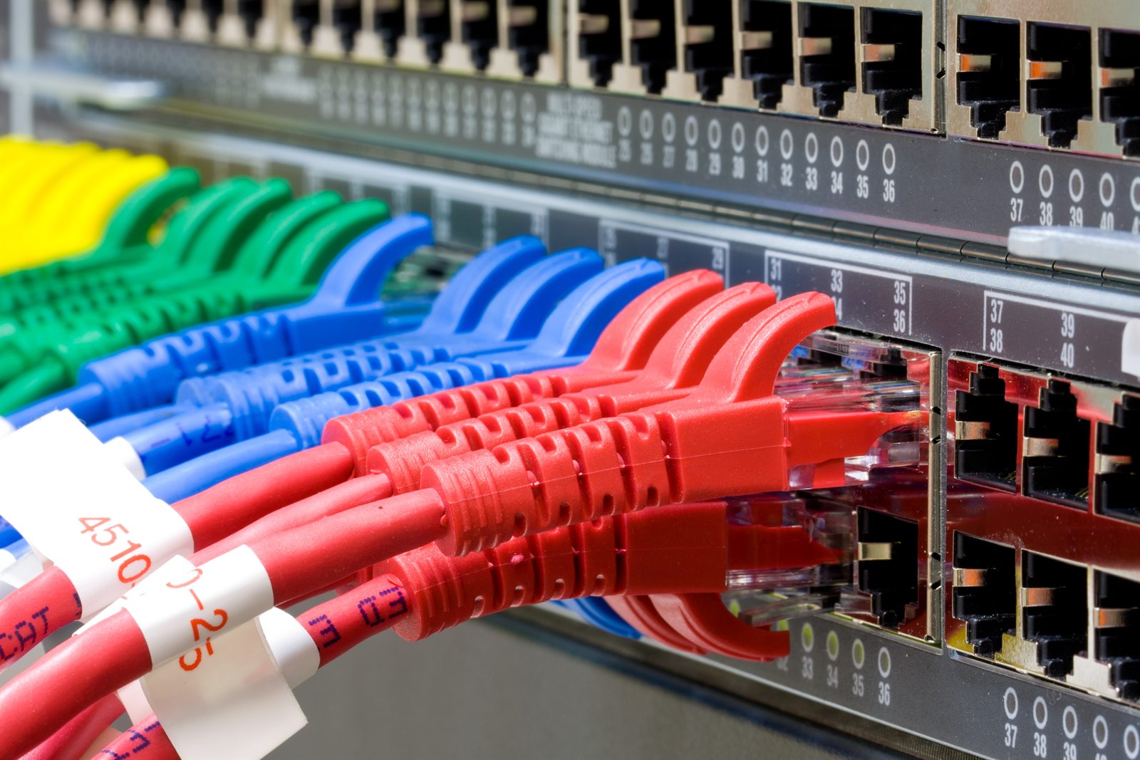 Antalya network switch patch panel ve kablo etiketleme gorseli Biga Bilişim