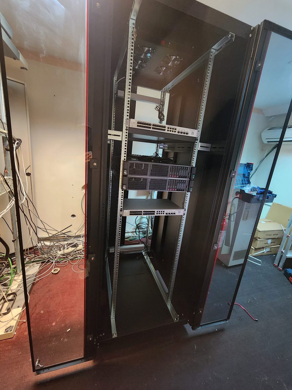 Biga Bilişim sunucu ve 10G altyapı kurulumu sistem kabini